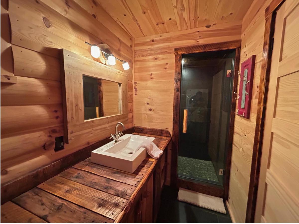 Husky - Chalets De Moh - Jacuzzi La Malbaie Exterior foto